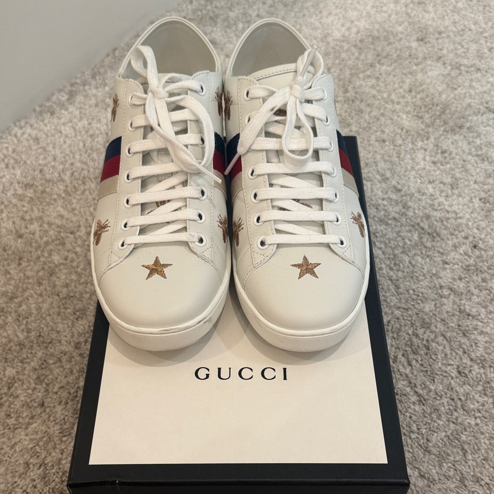 Gucci Ace White Sneakers with Gold Stars and Red Blue Stripes. Size 40